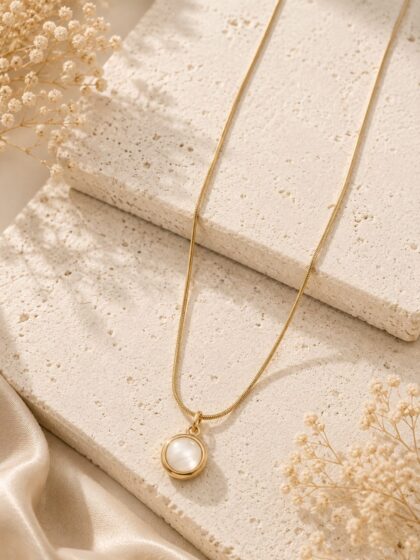 Ivory Halo Necklace 🤍